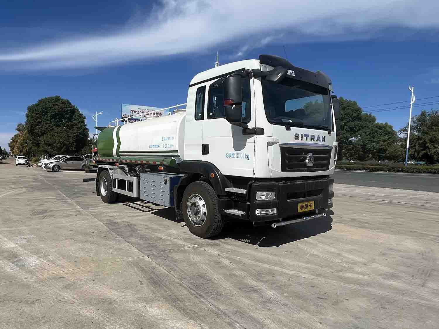 華威馳樂(lè)牌SGZ5180TDYZBEV型純電動(dòng)多功能抑塵車(chē)