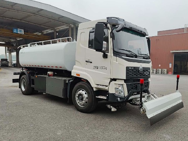 華威馳樂(lè)牌SGZ5180GQXWPBEV純電動(dòng)清洗車(chē)|中國(guó)重汽新能源EV純電動(dòng)清洗車(chē)|5180路面清洗車(chē)|高壓清洗車(chē)|路面沖洗車(chē)